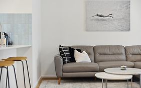 Central Escape 2 Bedroom Apartment With Courtyard